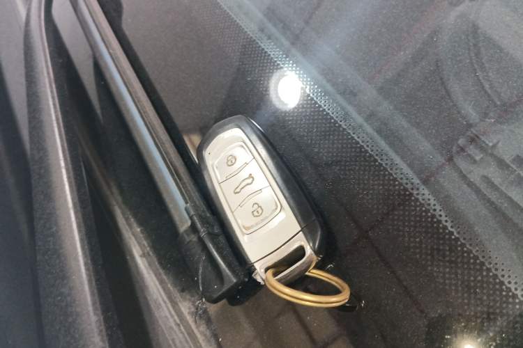 Used Geely Auto Emgrand X7 Sport 2020 1.8TD DCT Two-Wheel Drive Smart Connect 4G-Enabled Version
