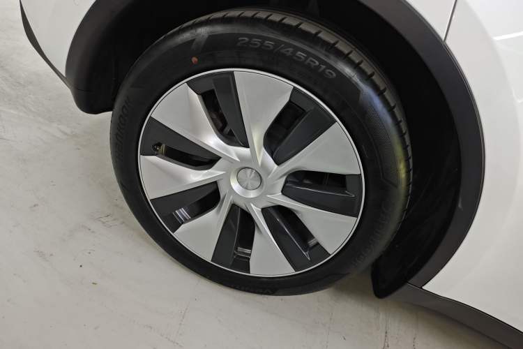 Used Tesla Model Y 2021 Long-Range All-Wheel-Drive Version
