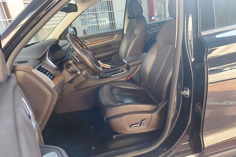 Used Roewe RX8 2019 30T Smart Connectivity Two-Wheel Drive Supreme Flagship Edition
