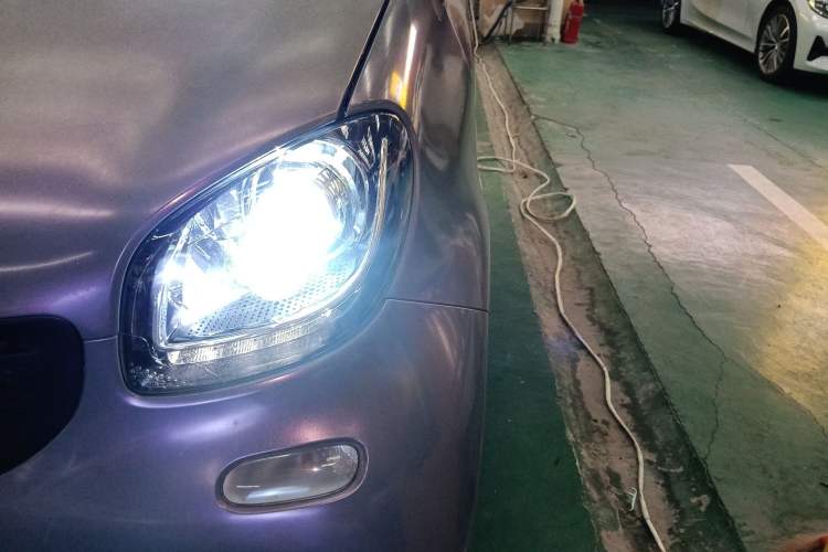 Used  fortwo 2015 1.0L 52 kW hardtop Dynamic version
