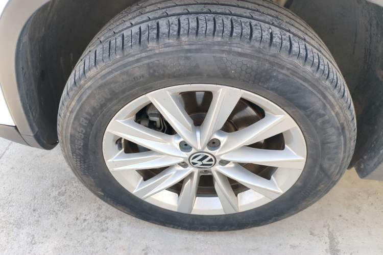 Used Volkswagen Tiguan L 2017 300TSI Automatic Two-Wheel Drive Silk Road Comfort Edition
