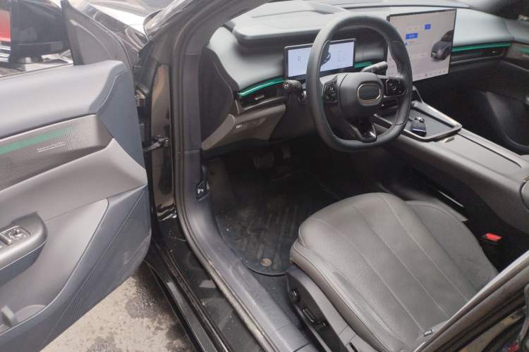 Used Lynk & Co 07 2024 EM-P 126 Long-Range Halo
