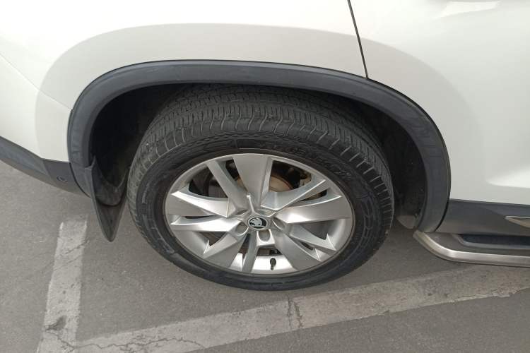 Used Skoda Kodiaq 2019 Facelifted TSI330 7-Seater Two-Wheel-Drive Luxury Enjoyment Edition China VI Standard
