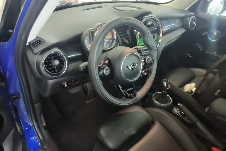 Used  MINI 2019 1.5T COOPER Artist Five-Door Edition
