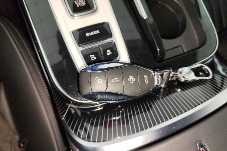 Used Hongqi H9 2024 2.0T Qixiang Luxury Business Edition
