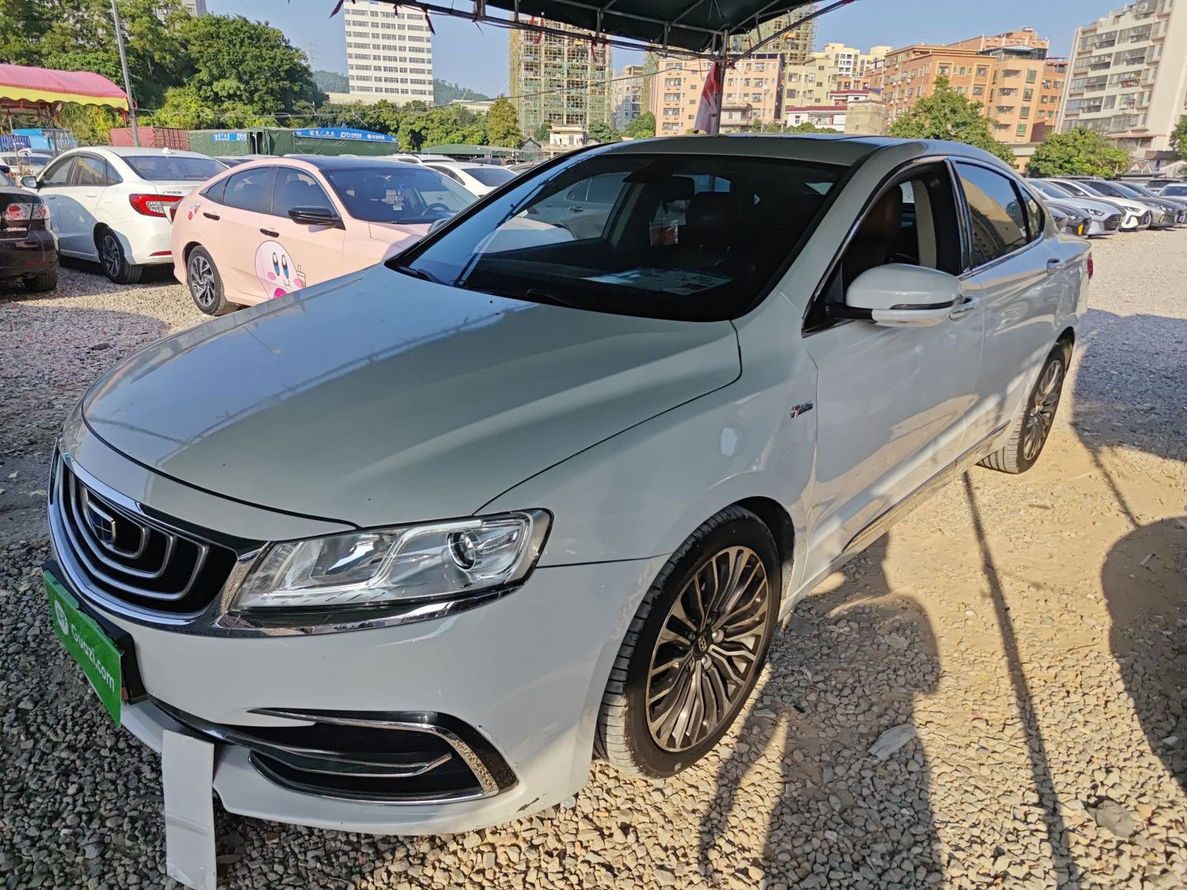 Под передней частью автомобиля