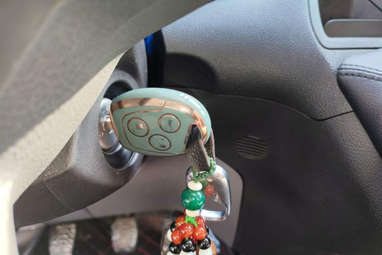 Used Ford Transit 2019 2.0T Diesel Multi-Purpose Commercial Vehicle Short Wheelbase Mid-Roof Design 6-Seater China VI Standard
