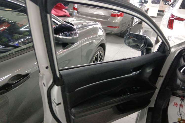 Used Toyota Camry 2023 2.0G Luxury Edition
