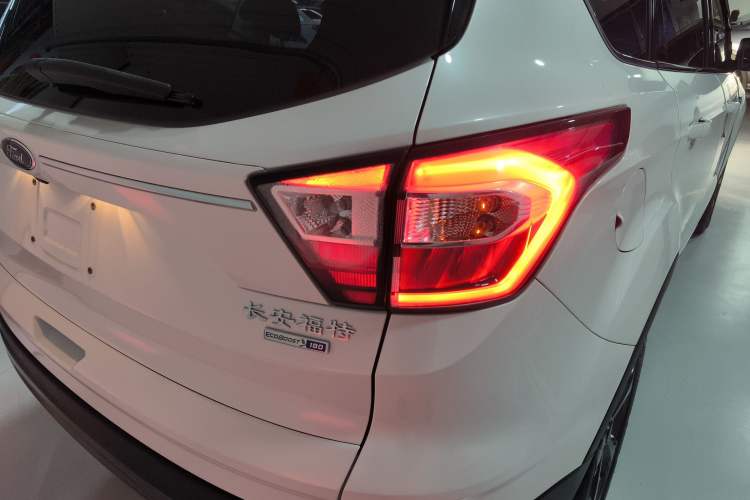 Used Ford Kuga 2019 EcoBoost 180 Two-Wheel-Drive Titanium Plus Model China V Standard