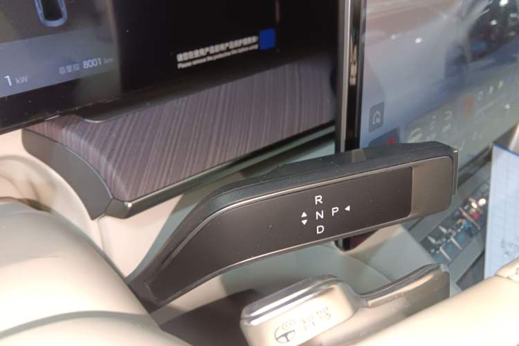 Used Denza Z9 2024 1100 km Four-Wheel Drive Max Version