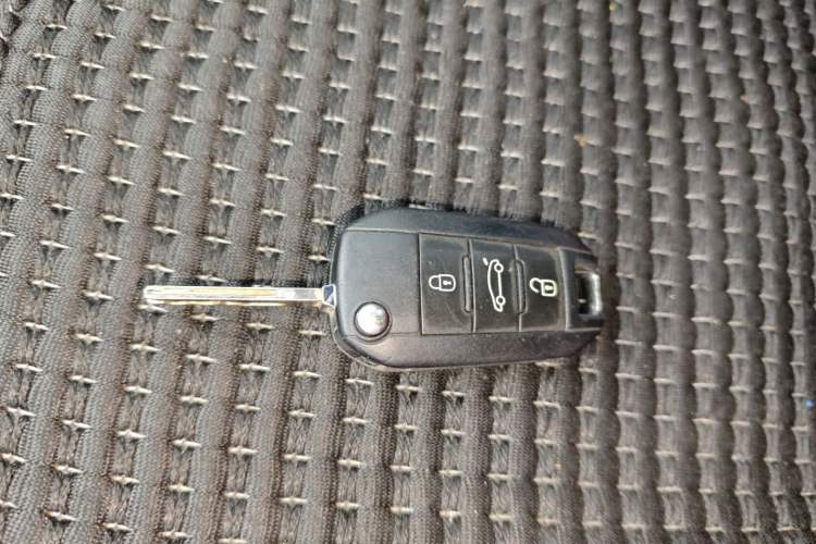 Used Peugeot 408 2014 1.8L Automatic Leading Edition