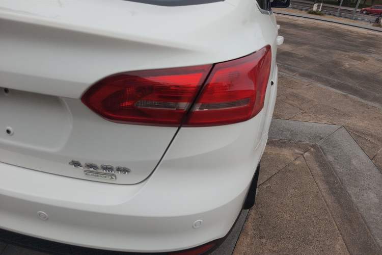 Used Ford Focus 2018 Sedan Classic EcoBoost 180 Automatic Elite Model
