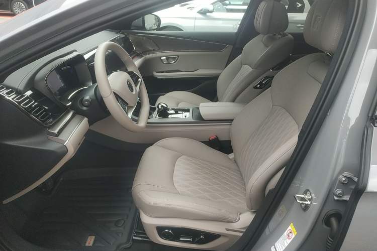 Used BYD Han 2025 EV with 701 km of Laser Radar-Enabled Intelligent Driving