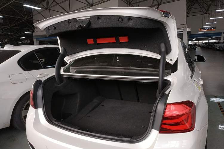 Used BMW 3 Series 2017 318Li Fashion Model
