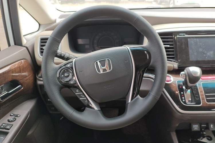Used Honda Odyssey 2015 Revised 2.4L Luxury Edition