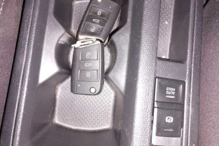 Used Volkswagen T-ROC 2021 280TSI DSG Two-Wheel Drive Comfort Connect Edition
