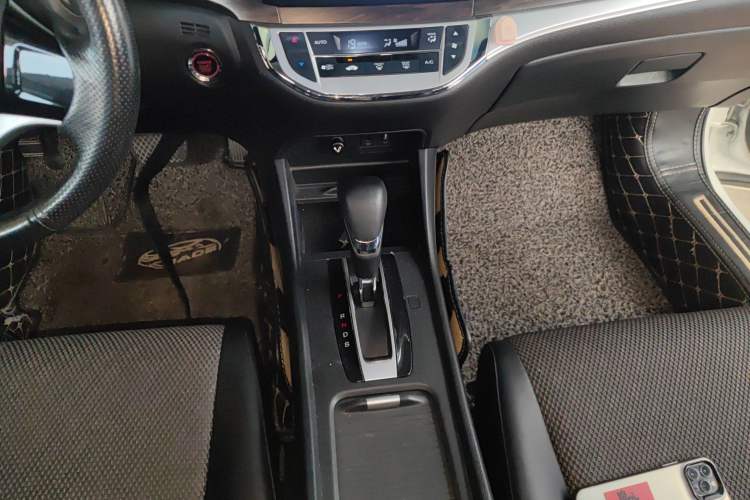 Used Honda Jade 2017 1.8L automatic Comfort version 5 seats
