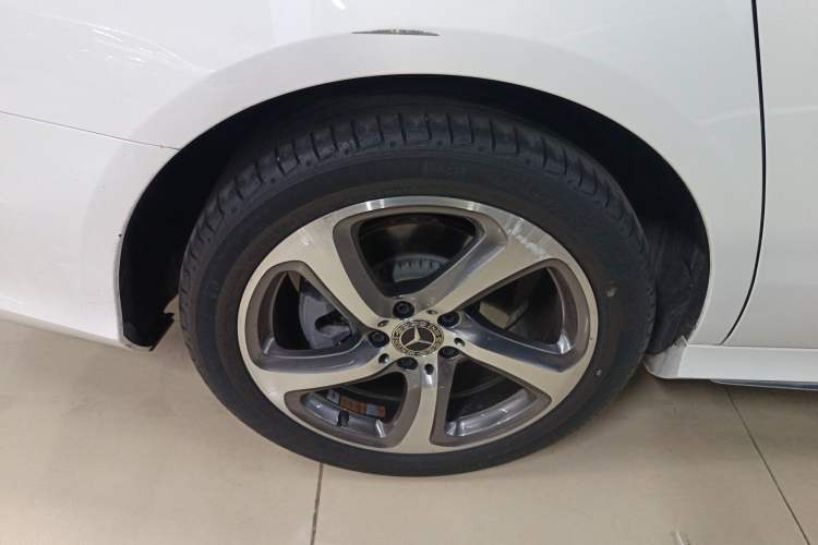 Used Mercedes-Benz E-Class 2019 E 300 L Sporty and Stylish Model