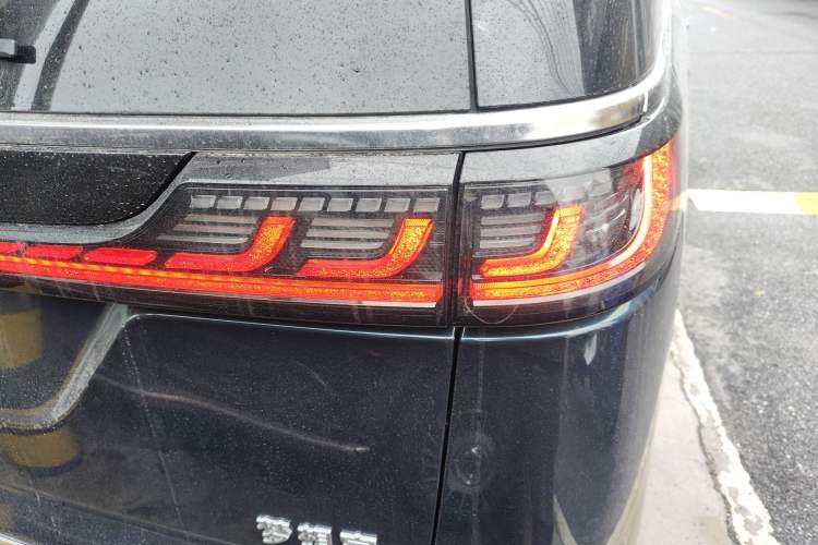 Used VOYAH Dream 2025 PHEV Four-Wheel-Drive Flagship Kunpeng Edition
