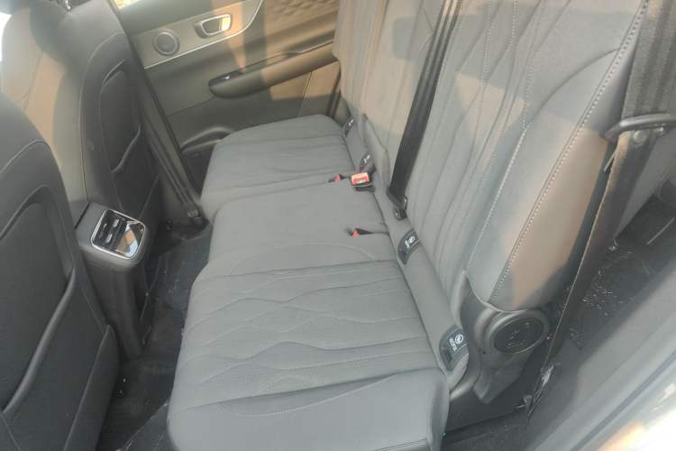 Used Chery Fengyun T8 2025 1.5T 130 km Luxury 7-Seater
