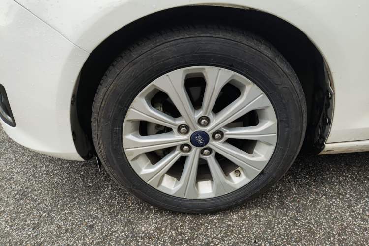 Used Ford Escort 2015 1.5L Automatic Fashion Model