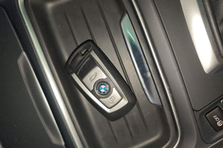 Used BMW 3 Series 2014 320Li Luxury Design Package
