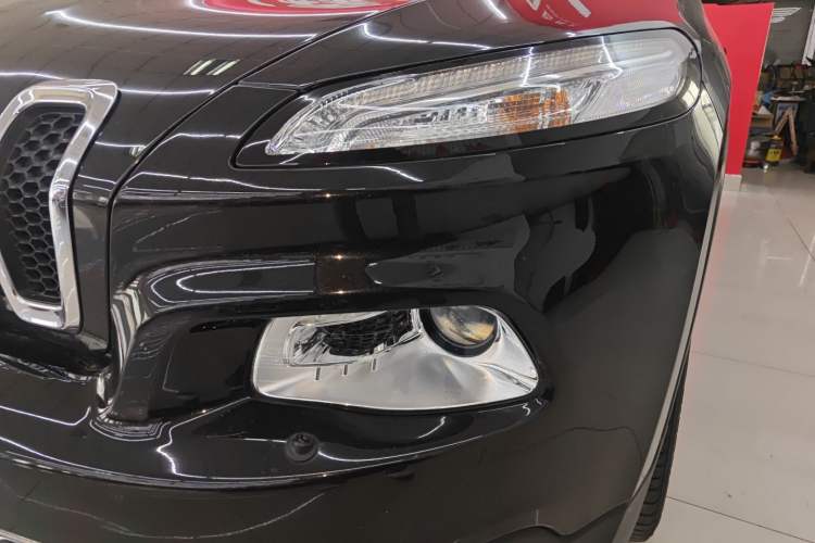 Used  Cherokee 2020 2.0L Two-Wheel Drive Classic Sports Edition
