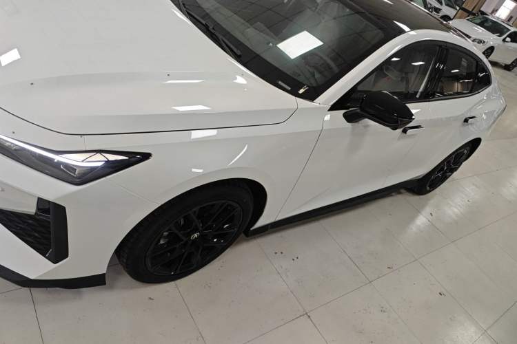 Used Changan UNI-V 2024 1.5T Prestige Edition
