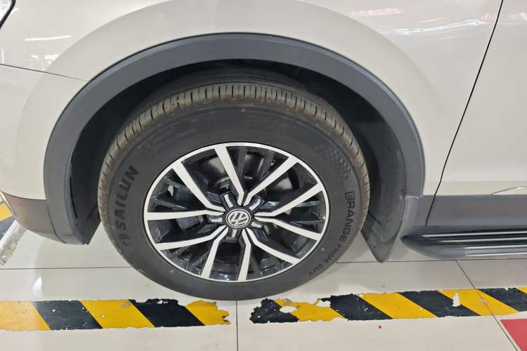 Used Volkswagen Tiguan L 2017 330TSI Automatic Two-Wheel Drive Comfort Edition