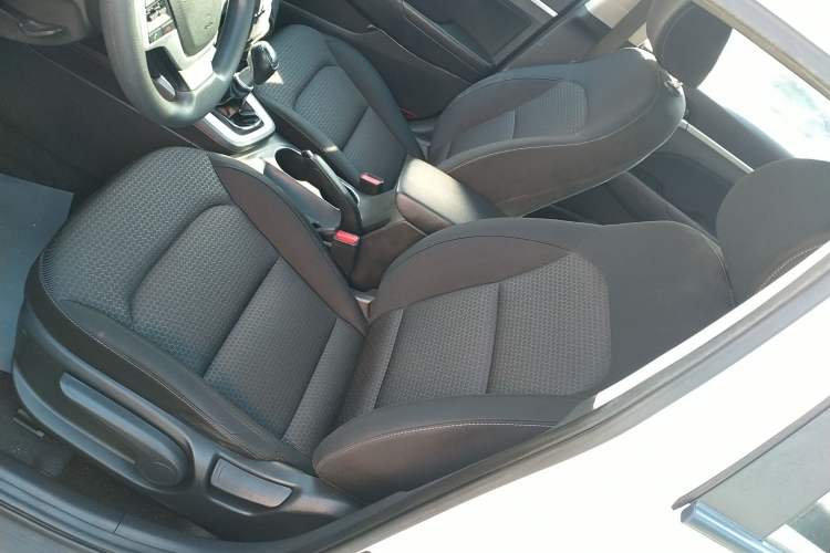 Used Hyundai Elantra 2016 1.6L Manual ZhiXuan · Dynamic Model