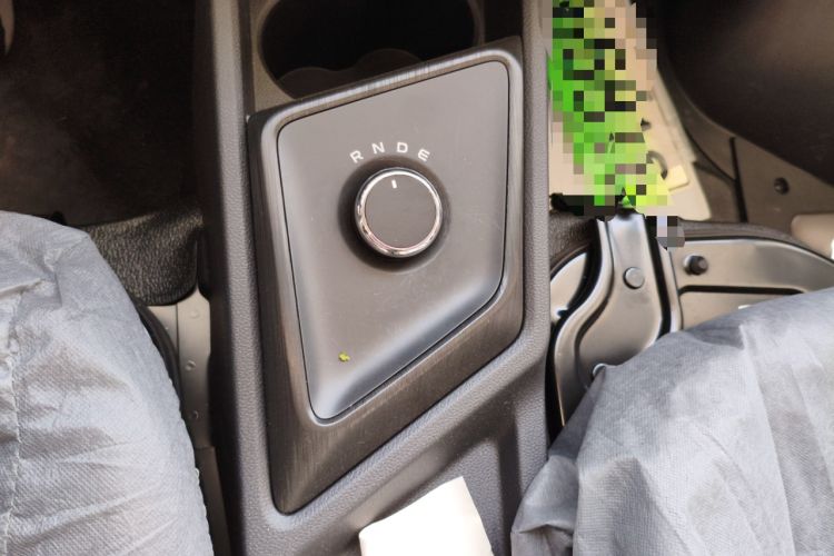 Used Chana Ruixing EM80 2025 Passenger Version Comfort Model 6 Seats 260 km Twin-Door Design 60 kW
