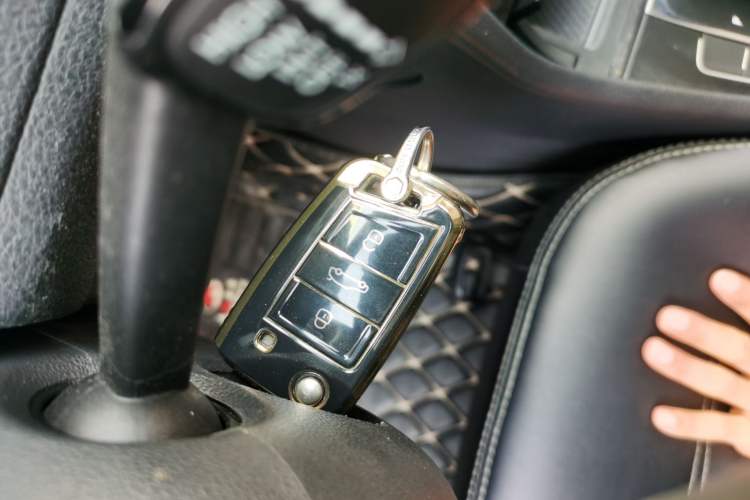 Used Volkswagen Golf 2017 1.6L Automatic Comfort Million-Vehicle Anniversary Edition
