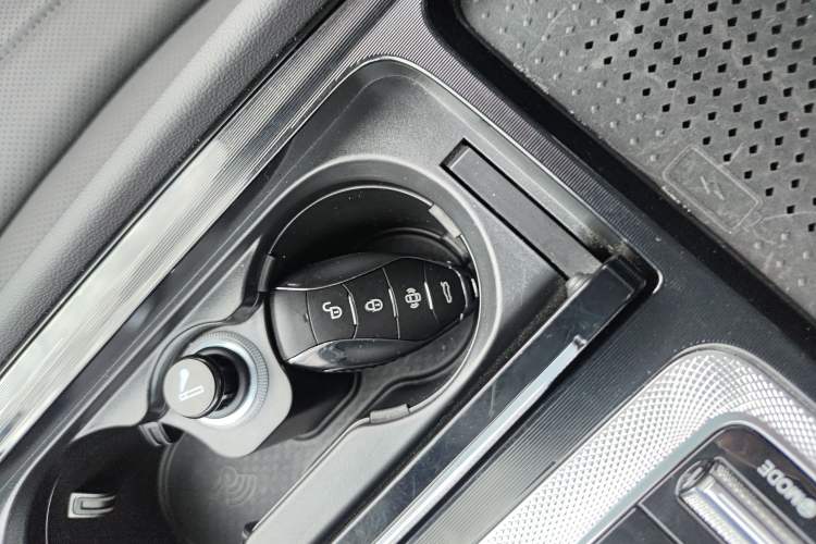 Used Hongqi H5 2024 2.0T Automatic Smart Connect Flagship Edition
