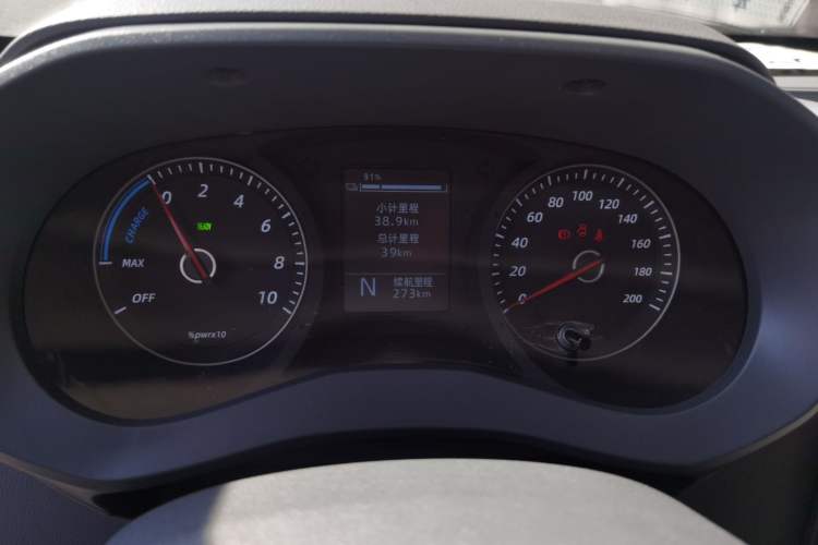 Used Wuling Yangguang 2024 300KM Comfort Version Passenger Van 75kW
