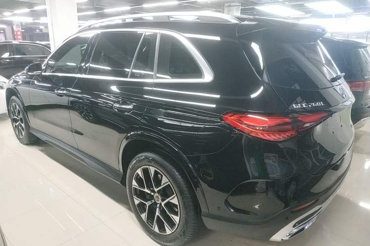 Used Mercedes-Benz GLC 2023 Facelift GLC 260 L 4MATIC Luxury Version 5 Seats
