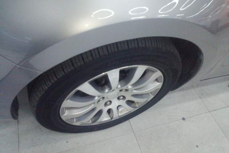 Used Suzuki Kizashi 2011 2.4L Two-Wheel Drive CVT Standard Edition
