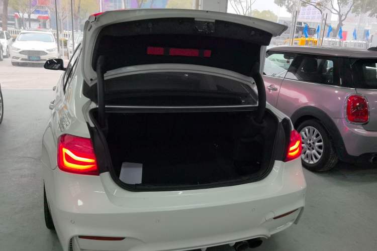 Used BMW 3 Series 2016 320Li Ambition Model
