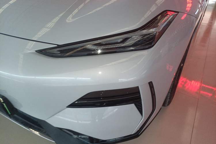 Used Geely Galaxy E8 2024 550 km Range Rear-Wheel-Drive PRO
