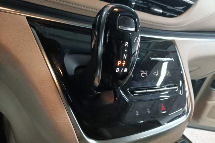 Used Buick GL8 2023 Facelifted Land Cruiser Executive Luxury Version
