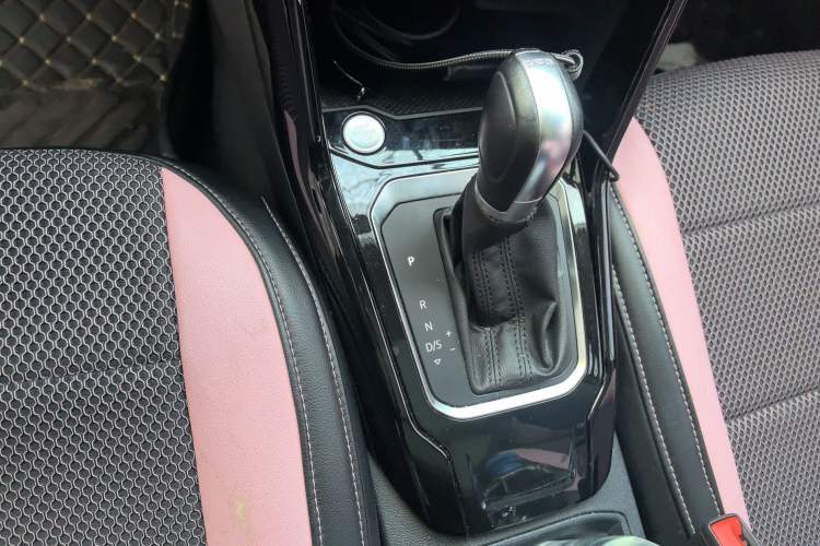 Used Volkswagen T-ROC 2018 280TSI DSG Two-Wheel Drive Comfort Version China VI Standard
