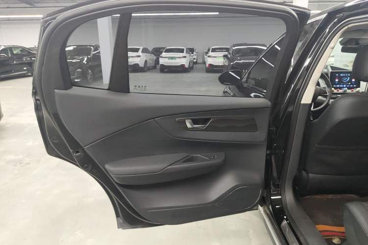 Used Hongqi E-QM5 2022 431 km Charge & Enjoy Edition
