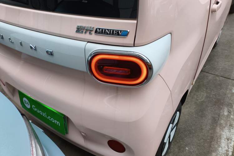 Used Wuling Hongguang MINIEV 2024 3rd Generation 215km Advanced Version
