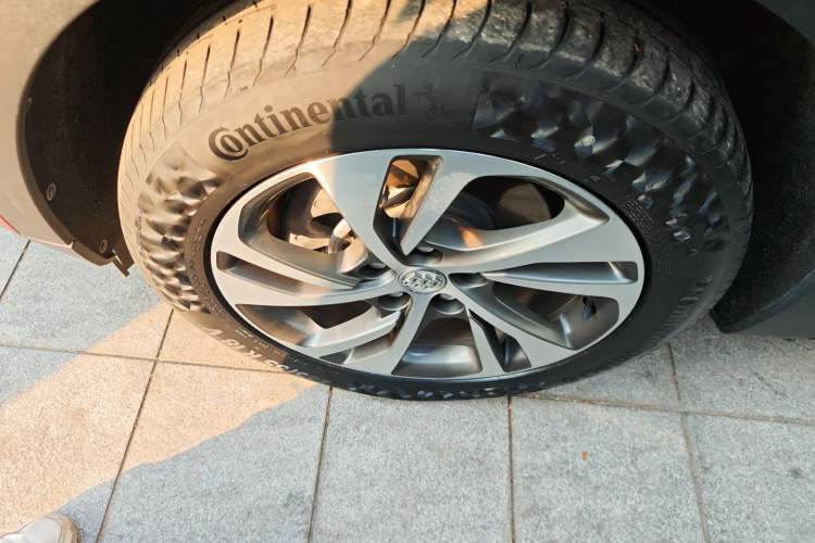 Used Buick Envision 2020 Encore S 652T Four-Wheel Drive Luxury Model
