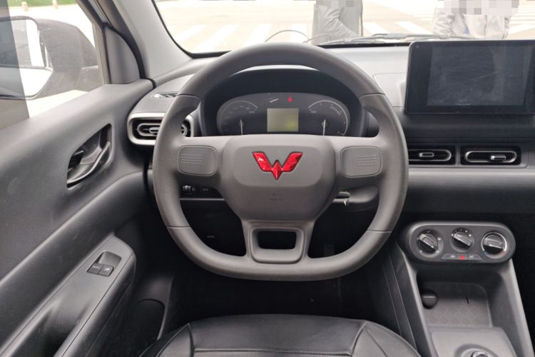 Used Wuling Hongguang New Energy 2024 All-Electric Model 300KM Standard Version

