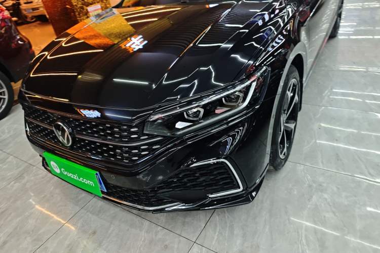 Used Volkswagen Passat 2025 Outstanding Model 380TSI Starry Dragon Glorious Edition
