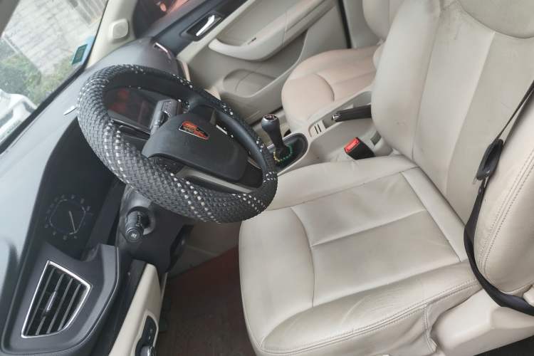 Used Roewe 360 2015 1.5L manual luxury edition
