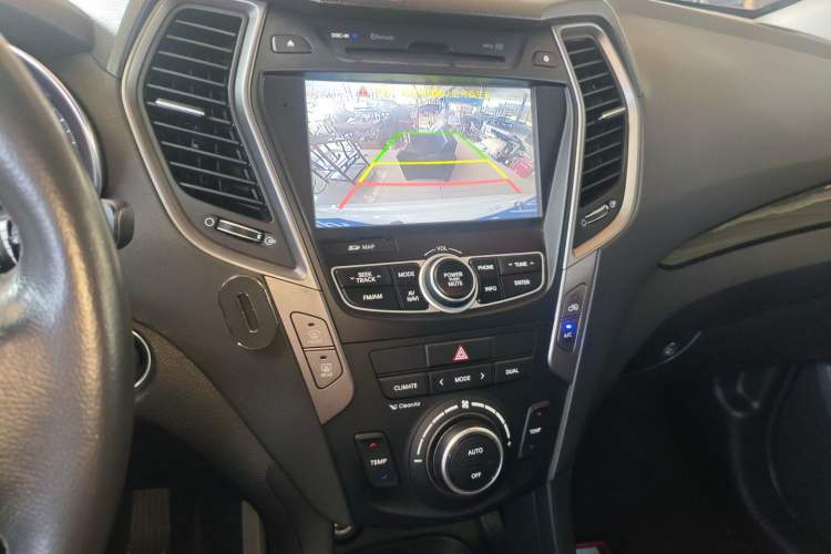 Used Hyundai Santa Fe 2015 2.0T Automatic Two-Wheel Drive Smart Version 5 Seats
