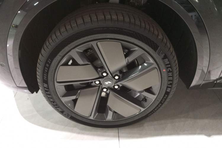 Used Li Auto L9 2025 Ultra Smart Refreshed Edition
