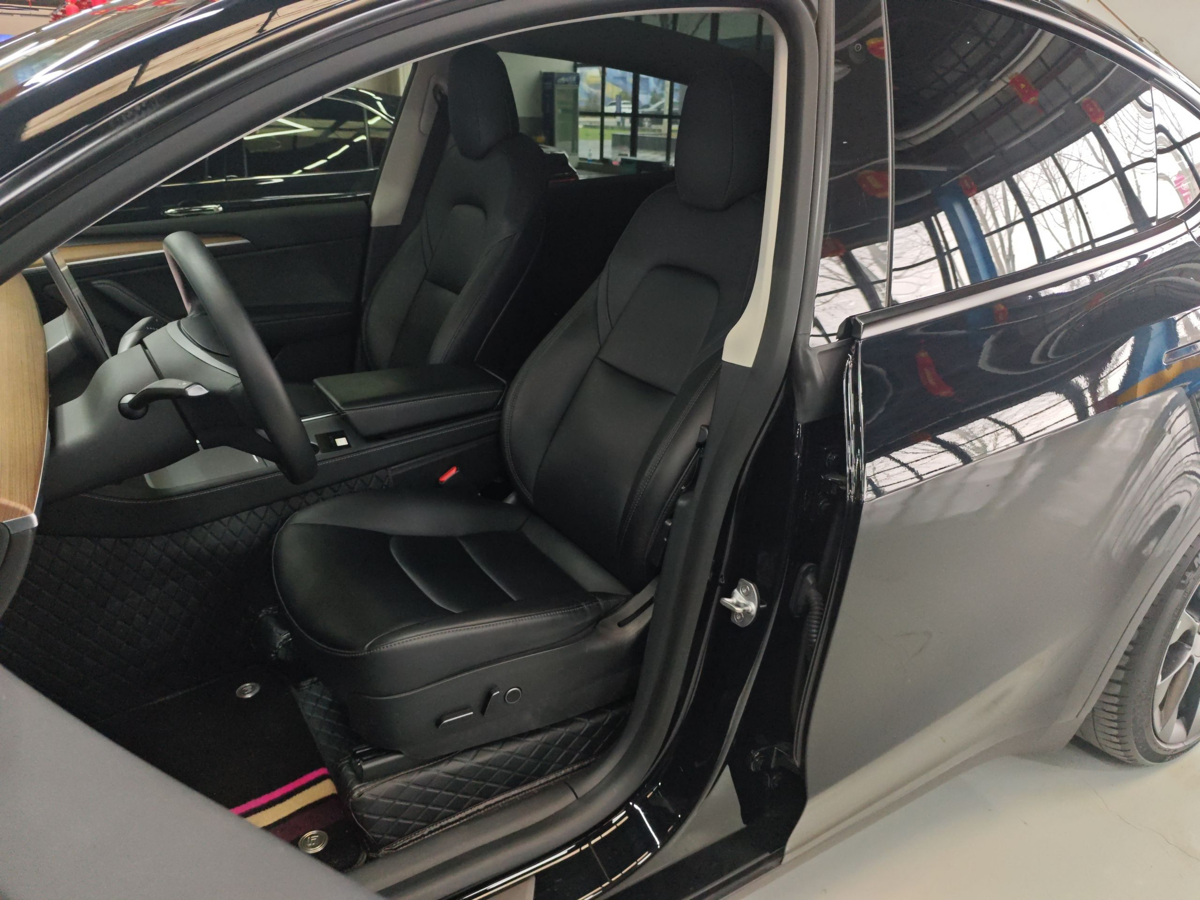 Переднее сиденье в автомобиле