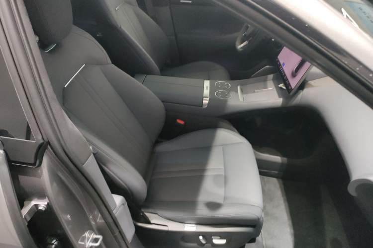 Used  YU7 2025 Ultra-Long Range High-Performance All-Wheel-Drive Max Edition